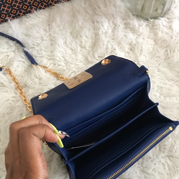 Britten Chain Wallet - Picture 2 of 5